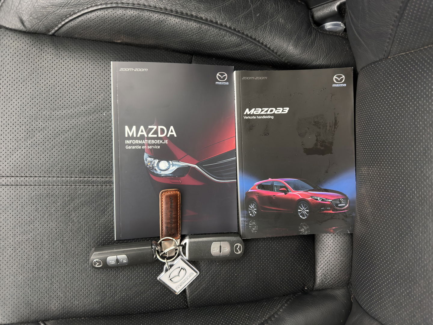 Mazda 3 2.0 SkyActiv-G 120 GT-M (INCL-BTW) *LUXURY-LEATHER | FULL-LED | ADAPTIVE-CRUISE | BLIND-SPOT | BOSE-SOUND | CAMERA | KEYLESS | DAB+ | HEATED-SPORTSEATS | NAVI-FULLMAP | HEAD-UP | PRIVACY-GLASS | LANE-ASSIST | 18''A
