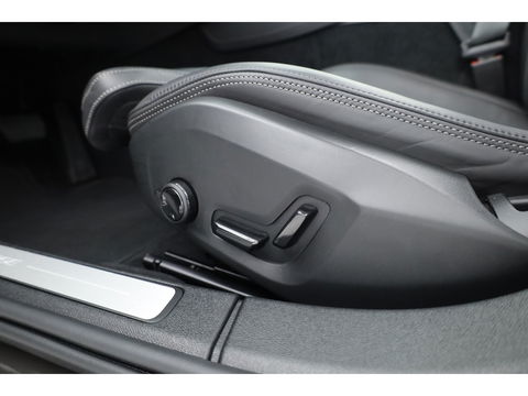 Volvo S60 T8 Recharge Ultimate Dark | B&W | Pano | Massage | Stoelventi. | HUD | Memory seats | Pilot Assist