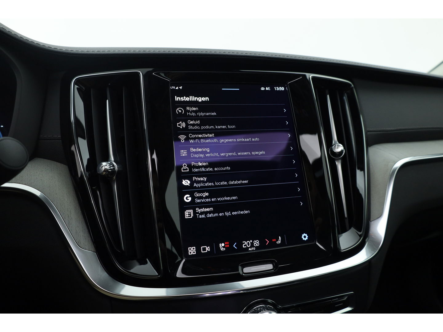 Volvo S60 T8 Recharge Ultimate Dark | B&W | Pano | Massage | Stoelventi. | HUD | Memory seats | Pilot Assist