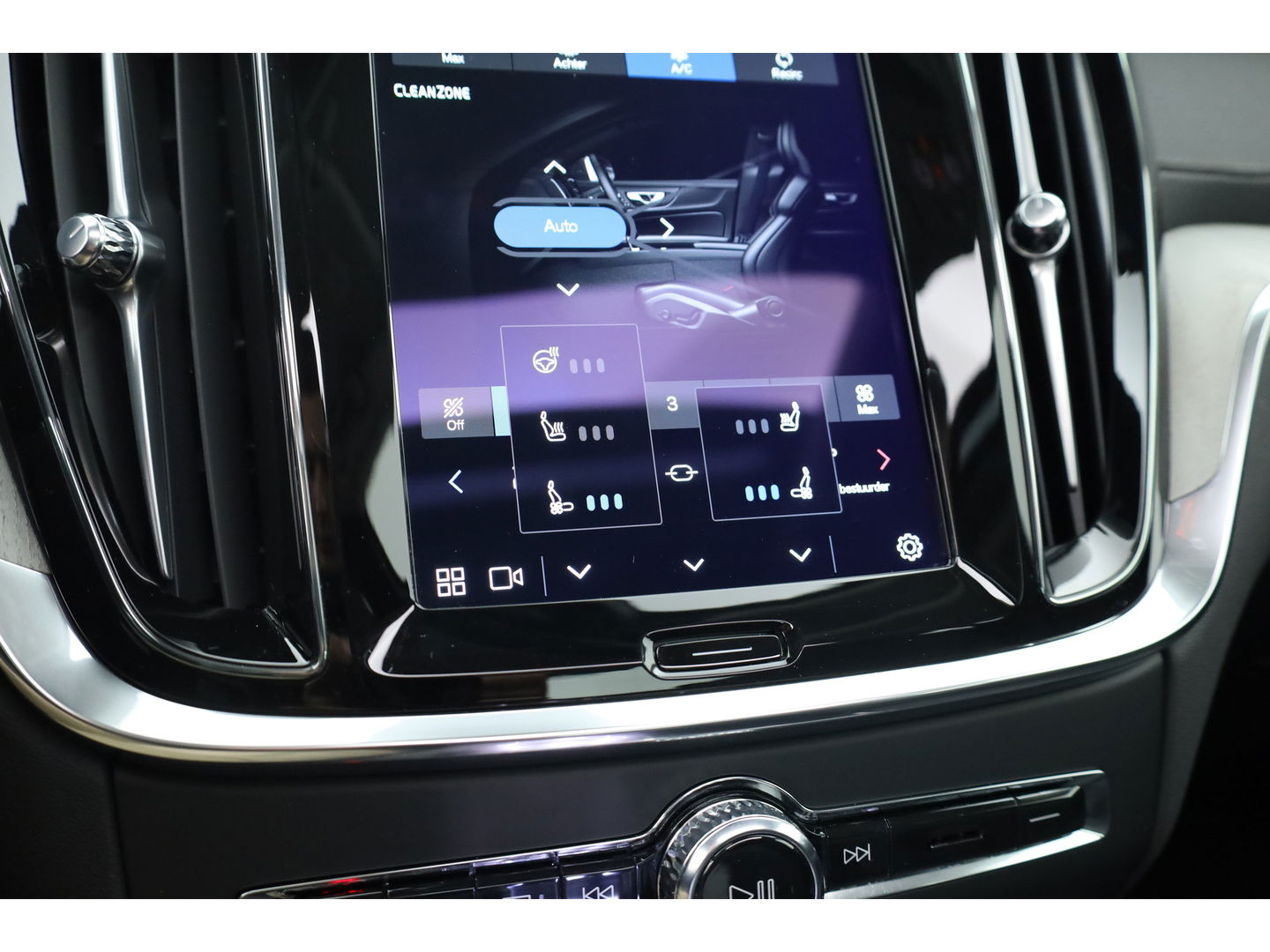 Volvo S60 T8 Recharge Ultimate Dark | B&W | Pano | Massage | Stoelventi. | HUD | Memory seats | Pilot Assist