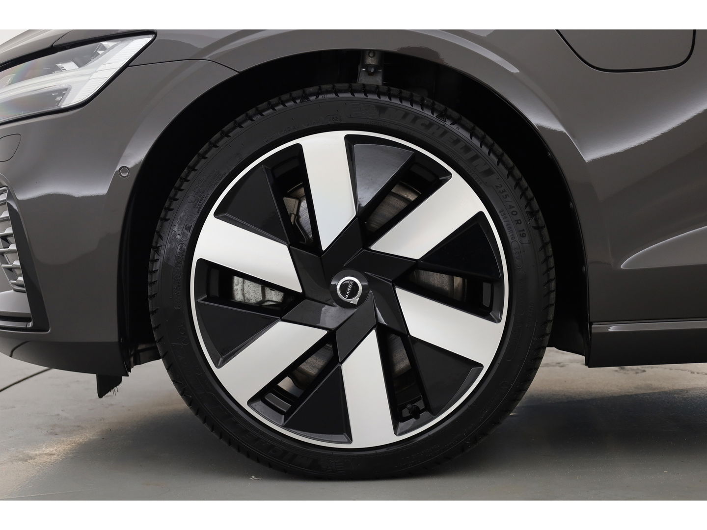 Volvo S60 T8 Recharge Ultimate Dark | B&W | Pano | Massage | Stoelventi. | HUD | Memory seats | Pilot Assist