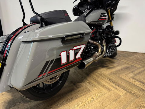 Harley Davidson Tour 117 FLHXSE Street Glide CVO