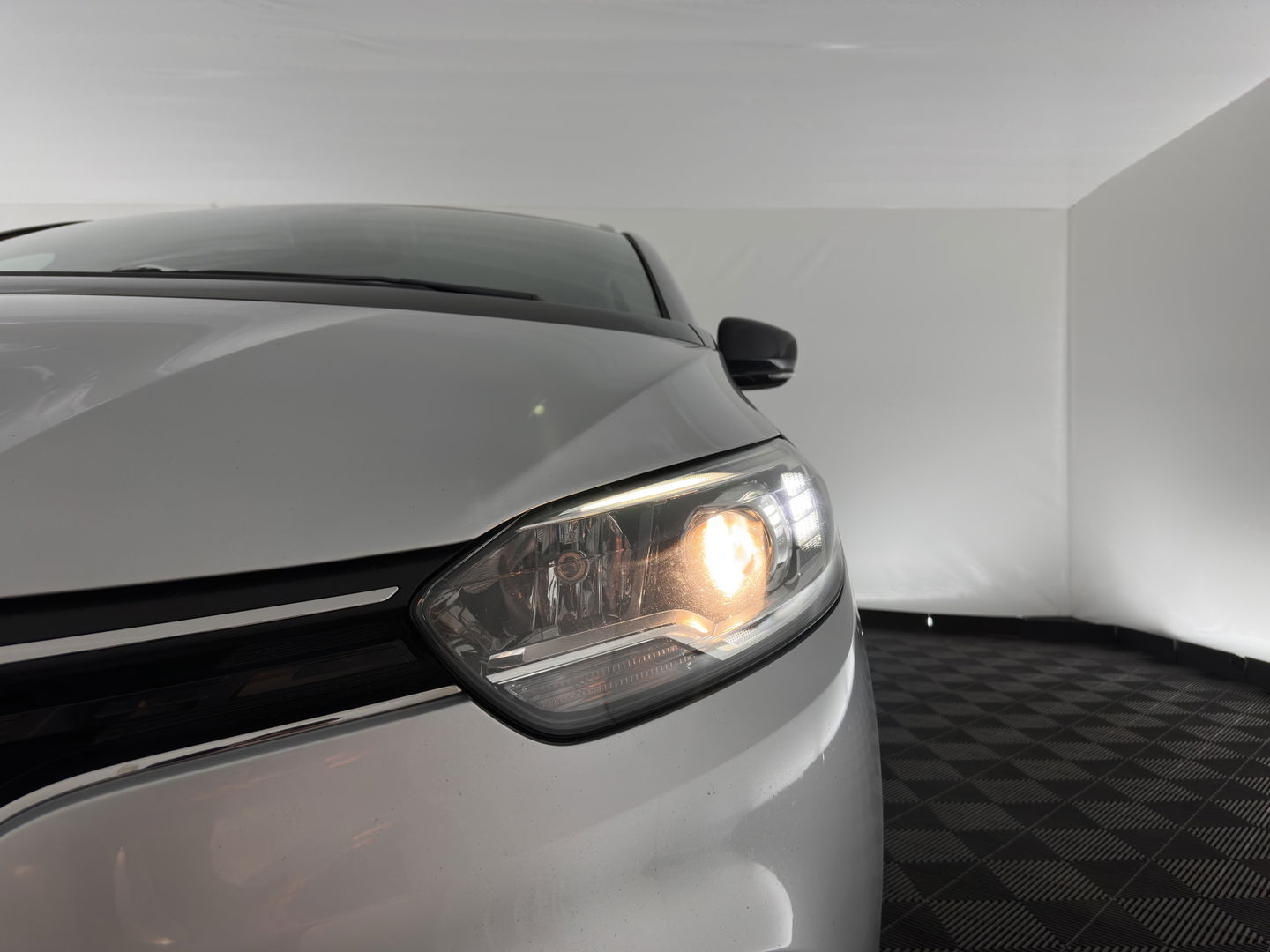 Renault Grand Scénic 1.3 TCe Business Zen [ 7-Pers. ] (INCL-BTW) *NAVI-FULLMAP | COMFORT-SEATS | DIGI-COCKPIT | ECC | PDC | CRUISE | PRIVACY-GLASS | DAB | CARPLAY*