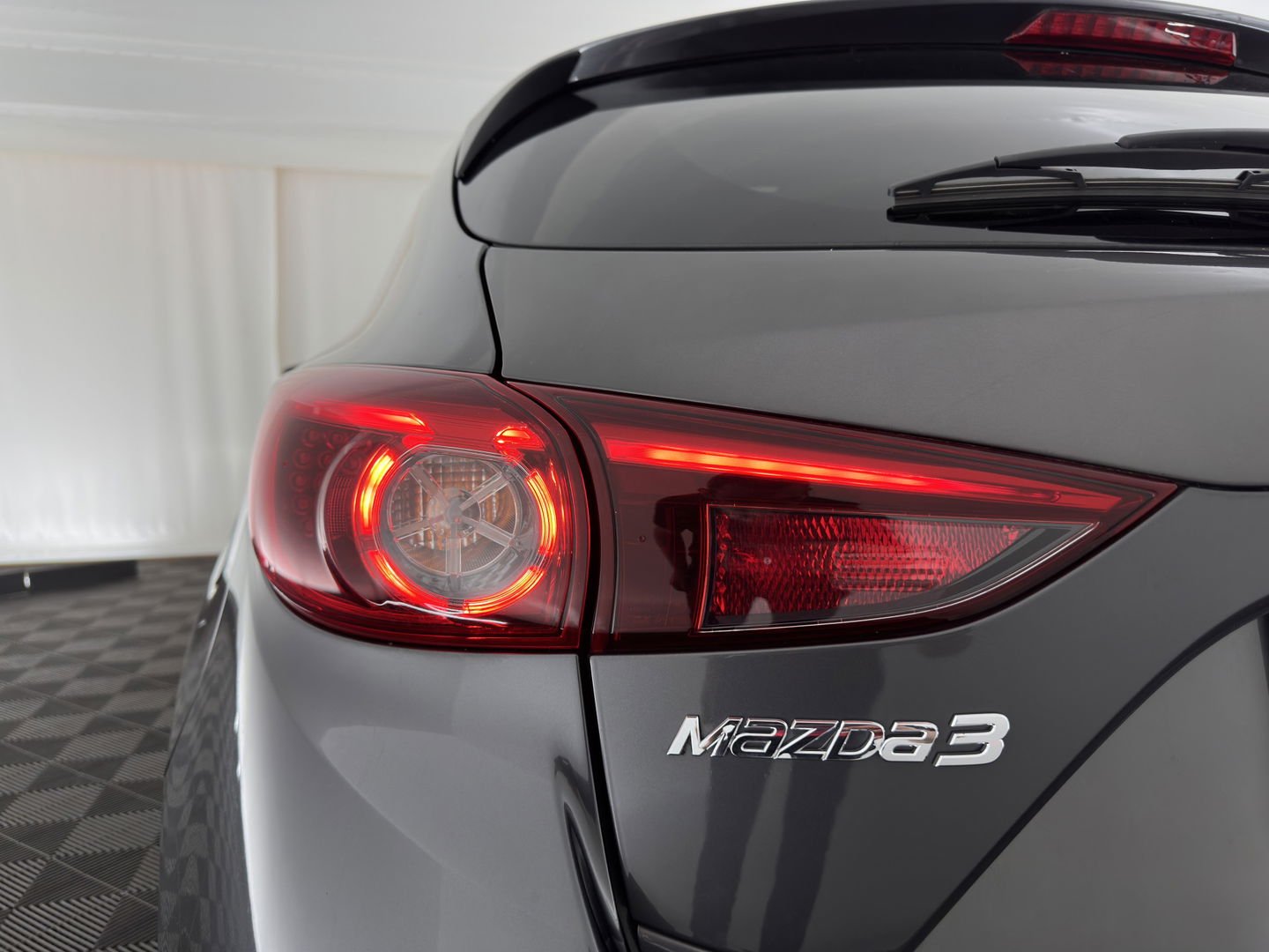 Mazda 3 2.0 SkyActiv-G 120 GT-M (INCL-BTW) *LUXURY-LEATHER | FULL-LED | ADAPTIVE-CRUISE | BLIND-SPOT |  BOSE-SOUND | CAMERA | KEYLESS | DAB+ | HEATED-SPORTSEATS | NAVI-FULLMAP | HEAD-UP | PRIVACY-GLASS | LANE-ASSIST | 18''A