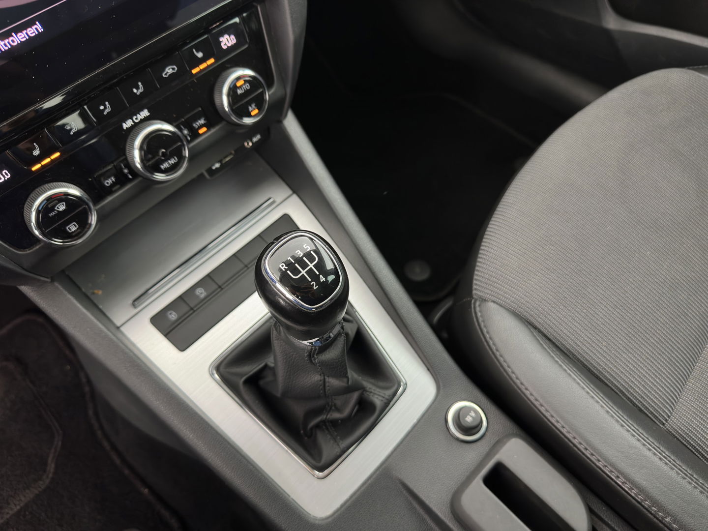 Škoda Octavia 1.6 TDI Greentech Ambition Business *LEATHER-FABRIC | NAVI-FULLMAP | HEATED-COMFORTSEATS | ECC | TOWBAR | PRIVACY-GLASS | PARKPILOT | CRUISE | 16''ALU *
