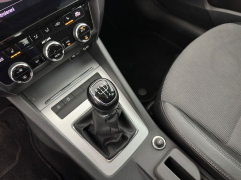 Škoda Octavia 1.6 TDI Greentech Ambition Business *LEATHER-FABRIC | NAVI-FULLMAP | HEATED-COMFORTSEATS | ECC | TOWBAR | PRIVACY-GLASS | PARKPILOT | CRUISE | 16''ALU *
