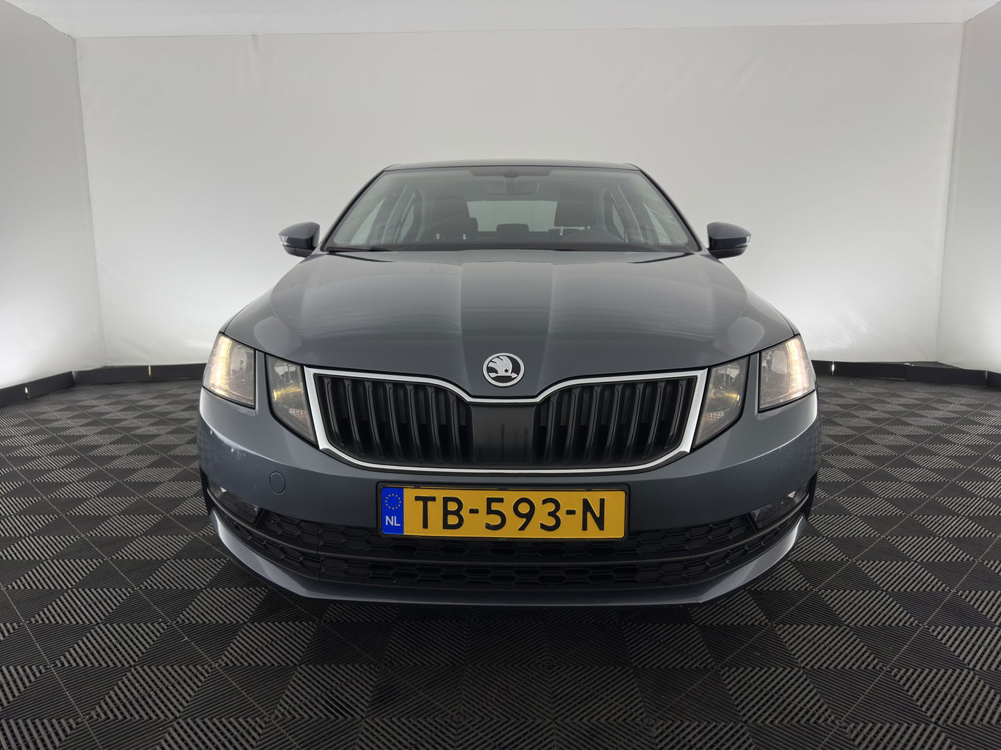 Škoda Octavia 1.6 TDI Greentech Ambition Business *LEATHER-FABRIC | NAVI-FULLMAP | HEATED-COMFORTSEATS | ECC | TOWBAR | PRIVACY-GLASS | PARKPILOT | CRUISE | 16''ALU *