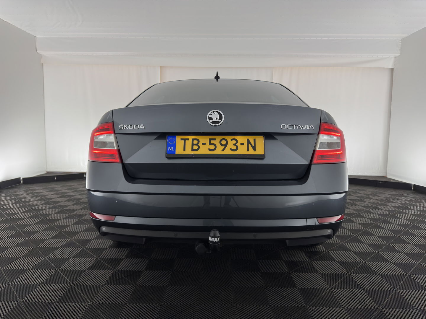 Škoda Octavia 1.6 TDI Greentech Ambition Business *LEATHER-FABRIC | NAVI-FULLMAP | HEATED-COMFORTSEATS | ECC | TOWBAR | PRIVACY-GLASS | PARKPILOT | CRUISE | 16''ALU *