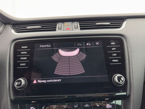 Škoda Octavia 1.6 TDI Greentech Ambition Business *LEATHER-FABRIC | NAVI-FULLMAP | HEATED-COMFORTSEATS | ECC | TOWBAR | PRIVACY-GLASS | PARKPILOT | CRUISE | 16''ALU *