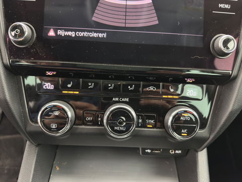 Škoda Octavia 1.6 TDI Greentech Ambition Business *LEATHER-FABRIC | NAVI-FULLMAP | HEATED-COMFORTSEATS | ECC | TOWBAR | PRIVACY-GLASS | PARKPILOT | CRUISE | 16''ALU *