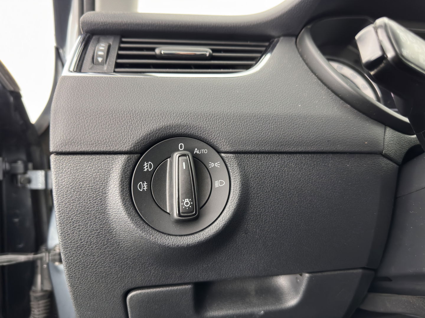 Škoda Octavia 1.6 TDI Greentech Ambition Business *LEATHER-FABRIC | NAVI-FULLMAP | HEATED-COMFORTSEATS | ECC | TOWBAR | PRIVACY-GLASS | PARKPILOT | CRUISE | 16''ALU *