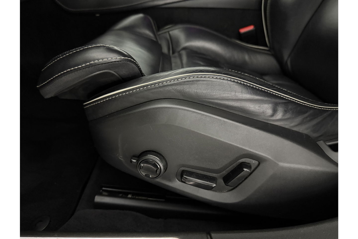 Volvo V90 2.0 T4 190PK R-Design | LED | Harman/Kardon | Trekhaak | Camera | Memory seats | Carplay | 20"LMV