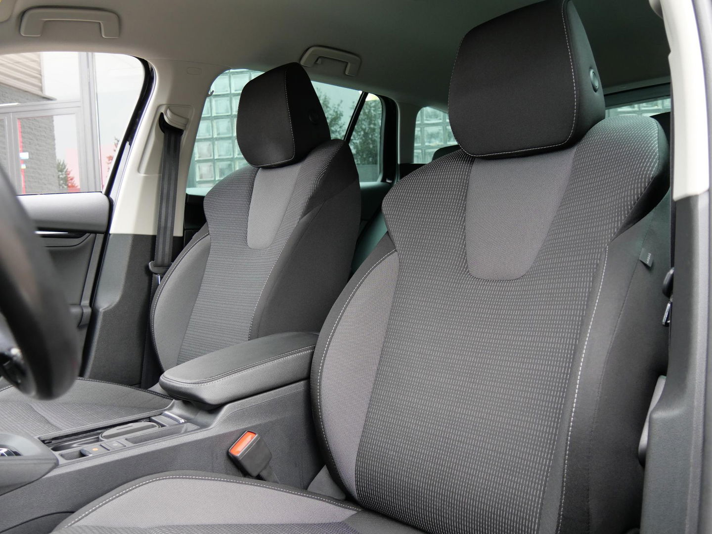 Škoda Octavia Combi 1.4TSi PHEV BUSINESS ED/ ADAPTIVE CRUISE/ SFEERVERLICHTING/ ELEKT. KLEP/ PDC V+A