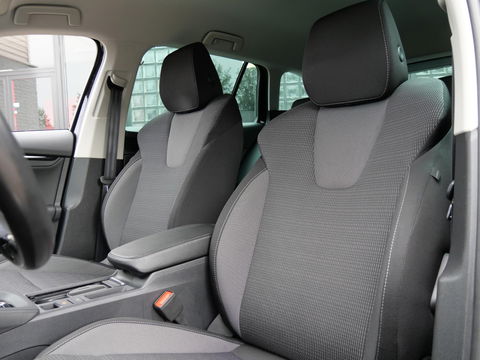 Škoda Octavia Combi 1.4TSi PHEV BUSINESS ED/ ADAPTIVE CRUISE/ SFEERVERLICHTING/ ELEKT. KLEP/ PDC V+A
