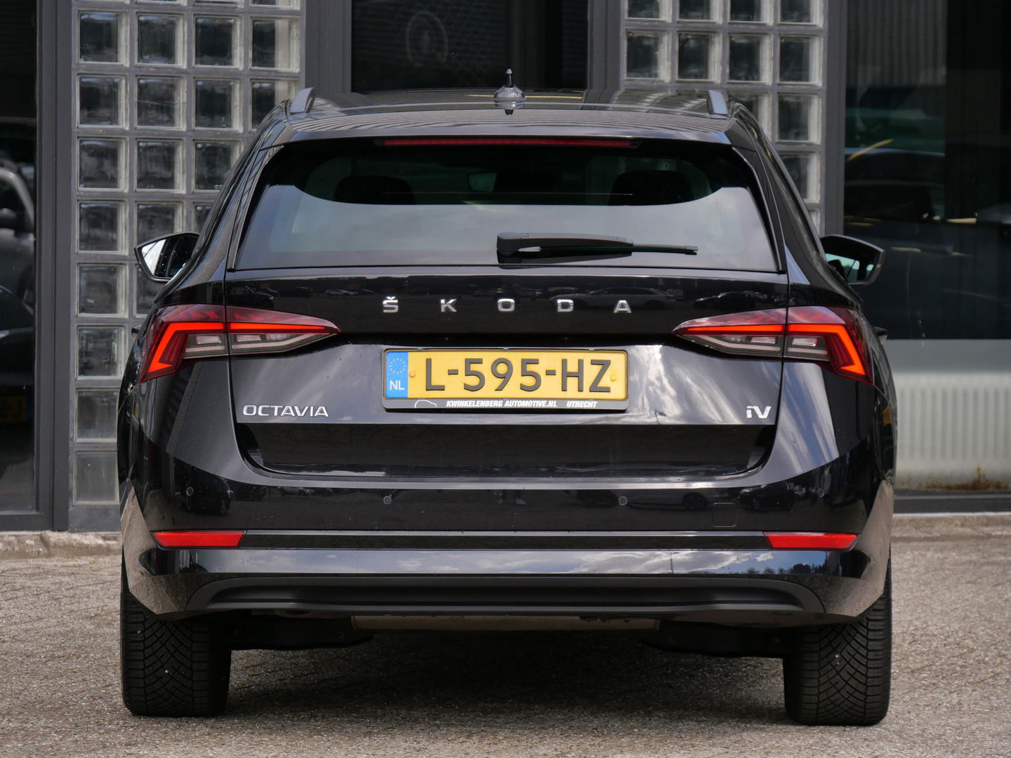 Škoda Octavia Combi 1.4TSi PHEV BUSINESS ED/ ADAPTIVE CRUISE/ SFEERVERLICHTING/ ELEKT. KLEP/ PDC V+A