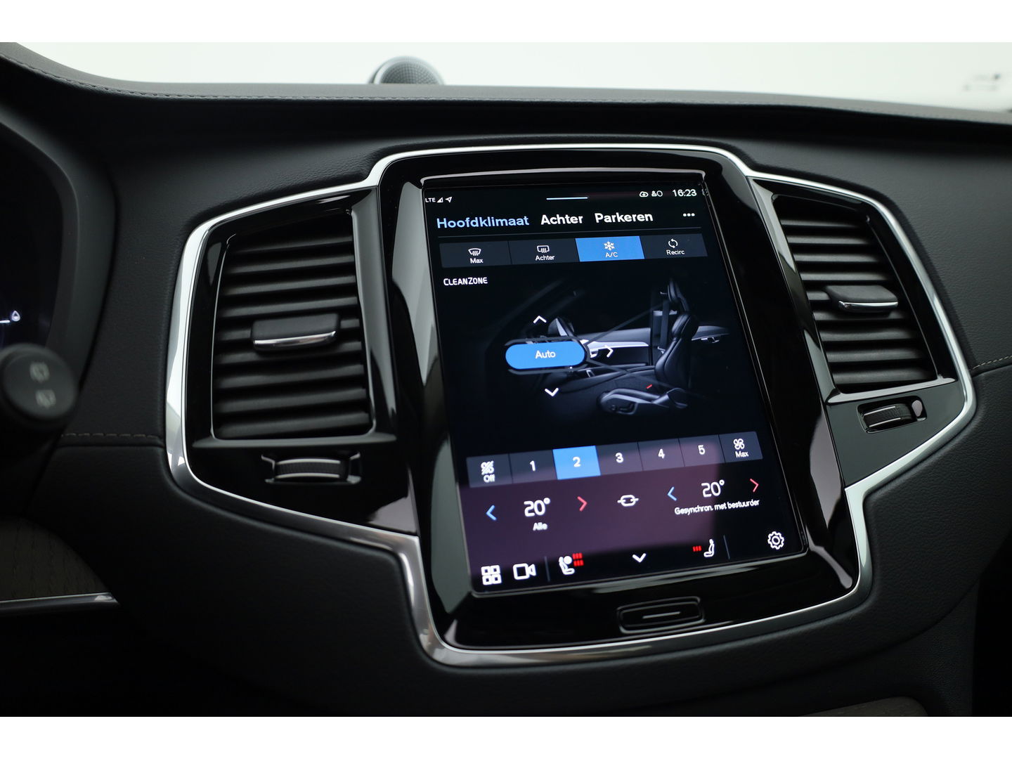 Volvo XC90 2.0 T8 Recharge AWD Ultra Bright | Luchtvering | Bowers & Wilkins | Trekhaak | Head-up | 360 camera |