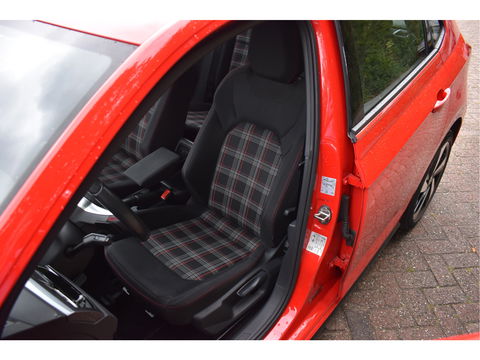 Volkswagen Polo 2.0 TSI GTI 200 pk | VIrtual cockpit | Stoelverwarming | Nav | Sfeerverlichting | LED verlichting | LM-Velgen