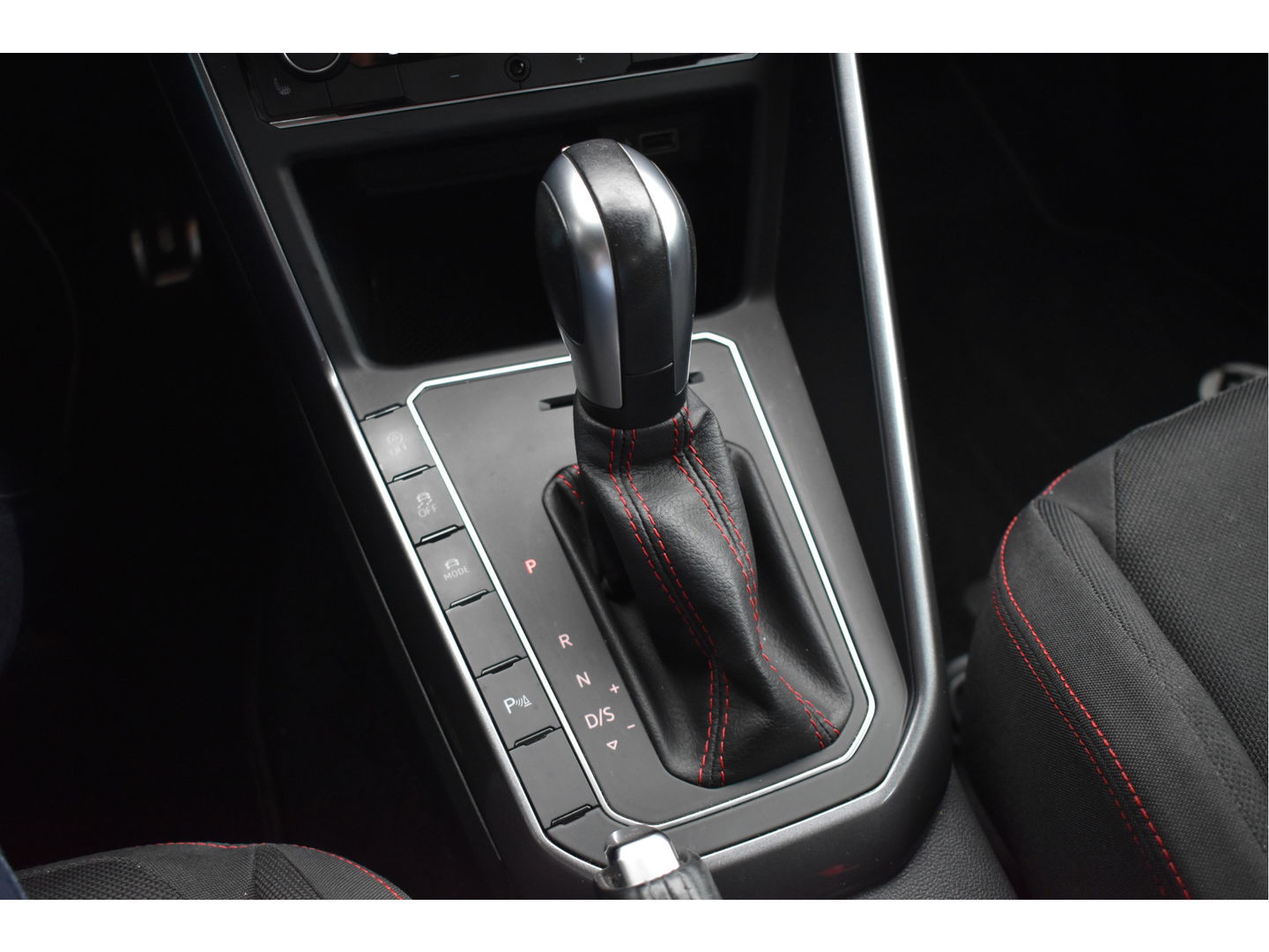 Volkswagen Polo 2.0 TSI GTI 200 pk | VIrtual cockpit | Stoelverwarming | Nav | Sfeerverlichting | LED verlichting | LM-Velgen