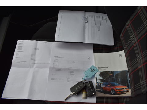 Volkswagen Polo 2.0 TSI GTI 200 pk | VIrtual cockpit | Stoelverwarming | Nav | Sfeerverlichting | LED verlichting | LM-Velgen