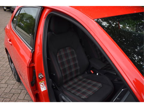 Volkswagen Polo 2.0 TSI GTI 200 pk | VIrtual cockpit | Stoelverwarming | Nav | Sfeerverlichting | LED verlichting | LM-Velgen