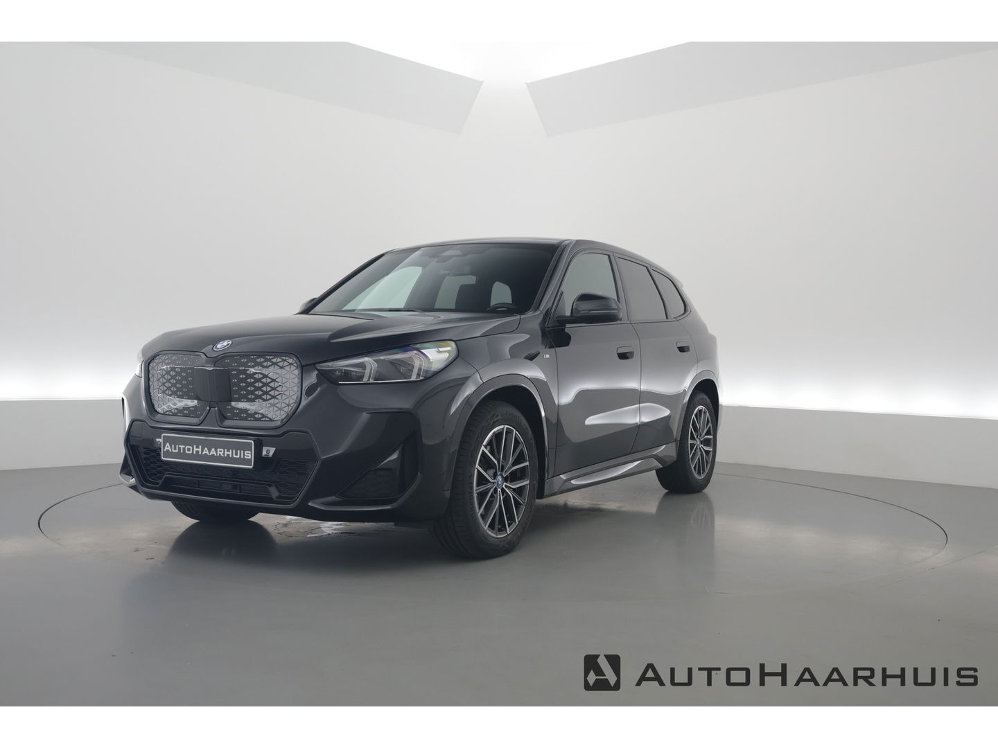 BMW iX1 eDrive20 67 kWh M Sport | Adapt. Cruise | Keyless | Apple CarPlay | Camera | Stoelverw. | Elek. Kofferbak