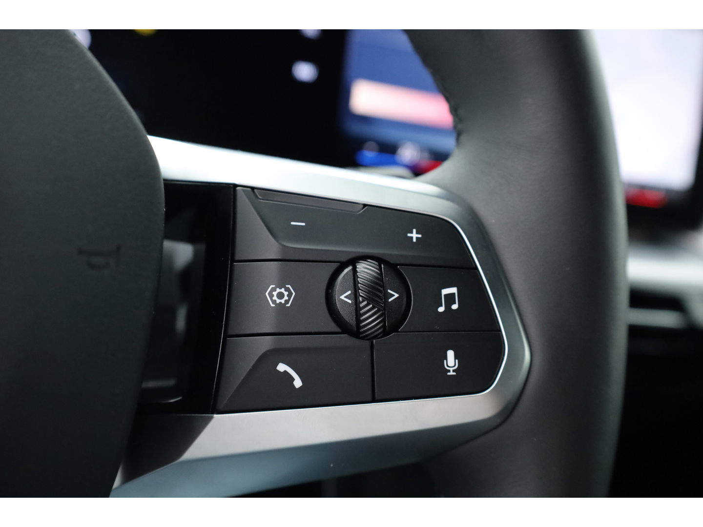 BMW iX1 eDrive20 67 kWh M Sport | Adapt. Cruise | Keyless | Apple CarPlay | Camera | Stoelverw. | Elek. Kofferbak