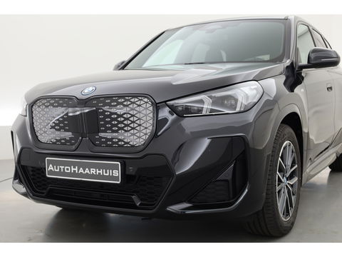 BMW iX1 eDrive20 67 kWh M Sport | Adapt. Cruise | Keyless | Apple CarPlay | Camera | Stoelverw. | Elek. Kofferbak