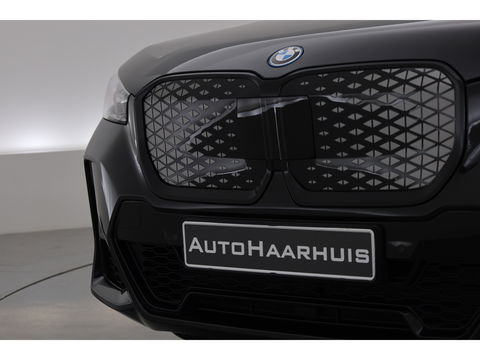 BMW iX1 eDrive20 67 kWh M Sport | Adapt. Cruise | Keyless | Apple CarPlay | Camera | Stoelverw. | Elek. Kofferbak