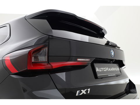 BMW iX1 eDrive20 67 kWh M Sport | Adapt. Cruise | Keyless | Apple CarPlay | Camera | Stoelverw. | Elek. Kofferbak