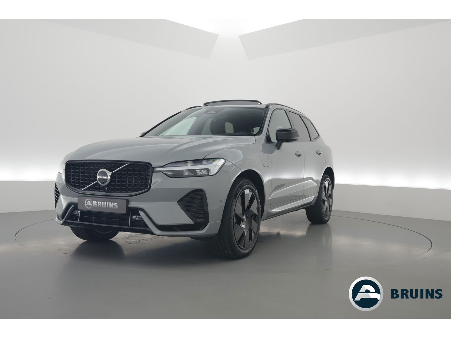 Volvo XC60 2.0 T8 Plug-in hybrid AWD Ultra Dark | Bowers & Wilkins | Massage | Trekhaak | Head-up | 360 camera |