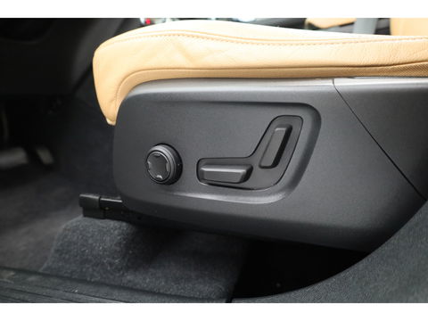 Volvo XC40 2.0 T4 Inscription Pano-dak, Trekhaak, H&K Audio |Leer, Adap. cruise | elek + ver. stoelen |