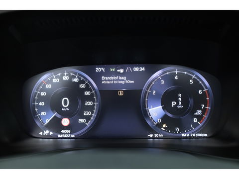 Volvo XC40 2.0 T4 Inscription Pano-dak, Trekhaak, H&K Audio |Leer, Adap. cruise | elek + ver. stoelen |
