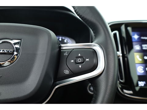 Volvo XC40 2.0 T4 Inscription Pano-dak, Trekhaak, H&K Audio |Leer, Adap. cruise | elek + ver. stoelen |