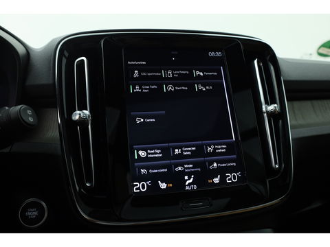 Volvo XC40 2.0 T4 Inscription Pano-dak, Trekhaak, H&K Audio |Leer, Adap. cruise | elek + ver. stoelen |