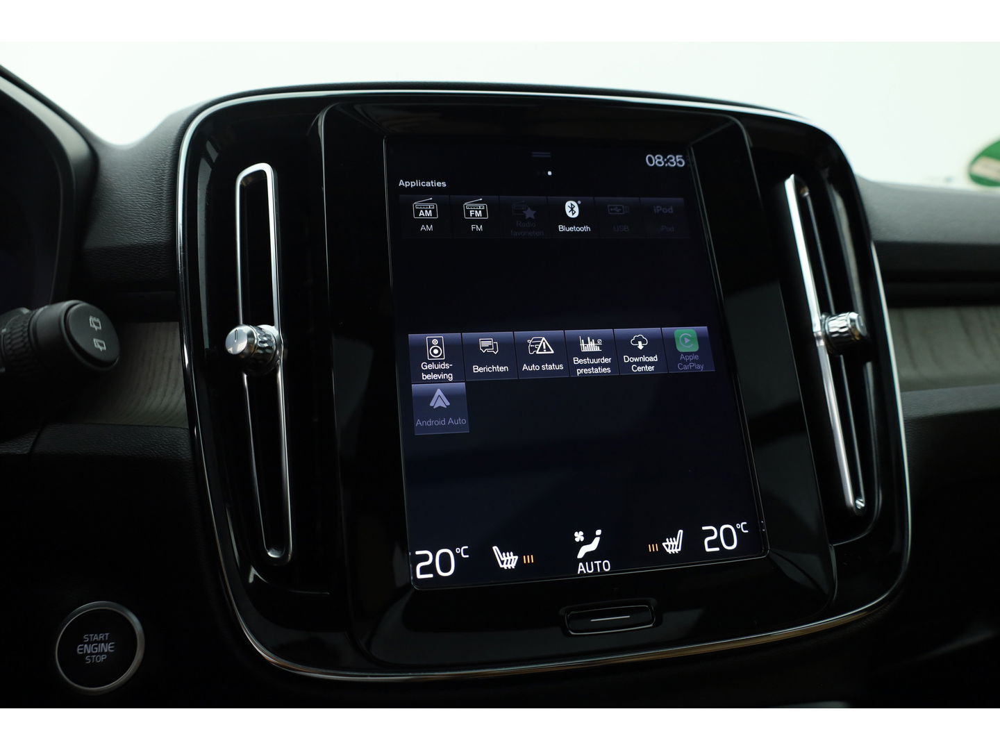 Volvo XC40 2.0 T4 Inscription Pano-dak, Trekhaak, H&K Audio |Leer, Adap. cruise | elek + ver. stoelen |