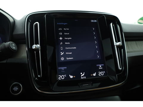 Volvo XC40 2.0 T4 Inscription Pano-dak, Trekhaak, H&K Audio |Leer, Adap. cruise | elek + ver. stoelen |