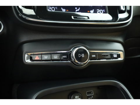 Volvo XC40 2.0 T4 Inscription Pano-dak, Trekhaak, H&K Audio |Leer, Adap. cruise | elek + ver. stoelen |