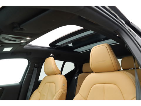 Volvo XC40 2.0 T4 Inscription Pano-dak, Trekhaak, H&K Audio |Leer, Adap. cruise | elek + ver. stoelen |