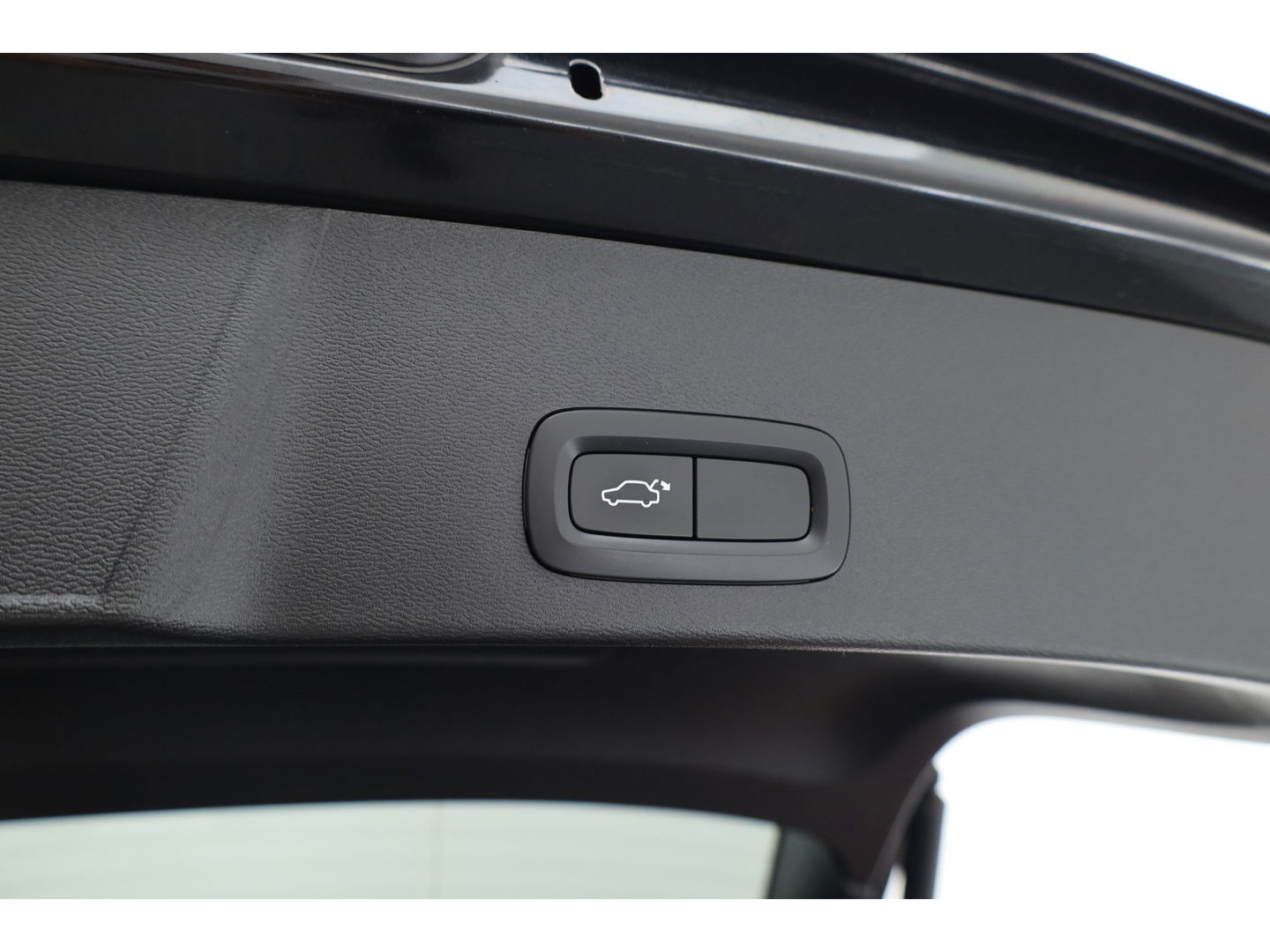 Volvo XC40 2.0 T4 Inscription Pano-dak, Trekhaak, H&K Audio |Leer, Adap. cruise | elek + ver. stoelen |