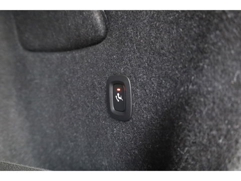 Volvo XC40 2.0 T4 Inscription Pano-dak, Trekhaak, H&K Audio |Leer, Adap. cruise | elek + ver. stoelen |