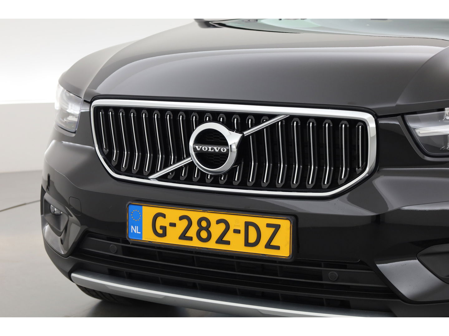 Volvo XC40 2.0 T4 Inscription Pano-dak, Trekhaak, H&K Audio |Leer, Adap. cruise | elek + ver. stoelen |