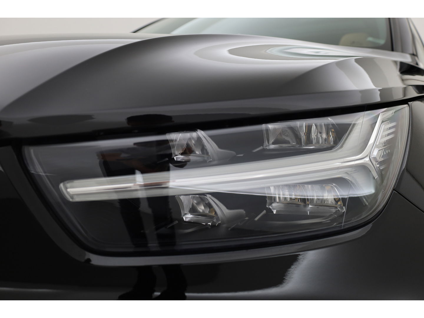 Volvo XC40 2.0 T4 Inscription Pano-dak, Trekhaak, H&K Audio |Leer, Adap. cruise | elek + ver. stoelen |