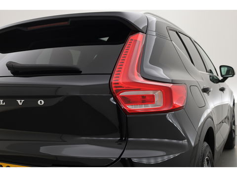 Volvo XC40 2.0 T4 Inscription Pano-dak, Trekhaak, H&K Audio |Leer, Adap. cruise | elek + ver. stoelen |