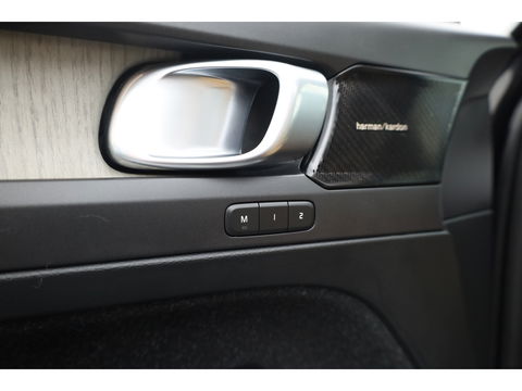 Volvo XC40 2.0 T4 Inscription Pano-dak, Trekhaak, H&K Audio |Leer, Adap. cruise | elek + ver. stoelen |