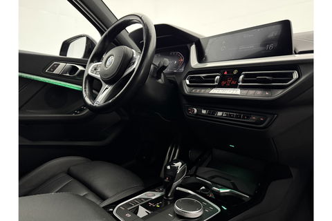 BMW 1-serie 118i M-Sport | Camera | Kuipstoelen | LED | Carplay | Virtual Cockpit | Stoel/Stuurverw. | 19''LMV