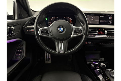 BMW 1-serie 118i M-Sport | Camera | Kuipstoelen | LED | Carplay | Virtual Cockpit | Stoel/Stuurverw. | 19''LMV