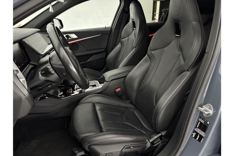 BMW 1-serie 118i M-Sport | Camera | Kuipstoelen | LED | Carplay | Virtual Cockpit | Stoel/Stuurverw. | 19''LMV