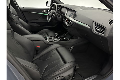 BMW 1-serie 118i M-Sport | Camera | Kuipstoelen | LED | Carplay | Virtual Cockpit | Stoel/Stuurverw. | 19''LMV