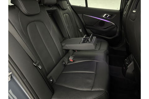 BMW 1-serie 118i M-Sport | Camera | Kuipstoelen | LED | Carplay | Virtual Cockpit | Stoel/Stuurverw. | 19''LMV