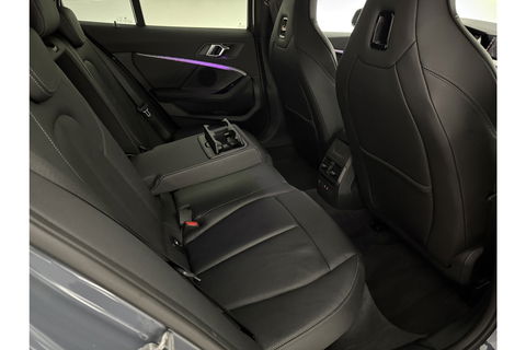 BMW 1-serie 118i M-Sport | Camera | Kuipstoelen | LED | Carplay | Virtual Cockpit | Stoel/Stuurverw. | 19''LMV